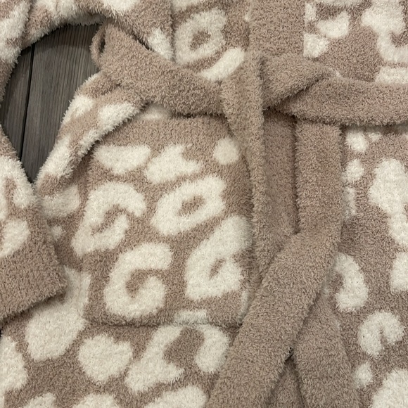 Styled Collection Robe - Picture 2 of 4